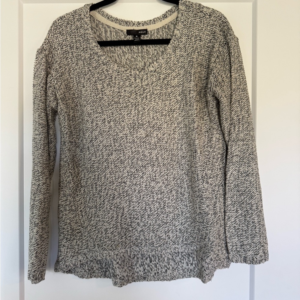 Aqua Women's Black and White Knit Sweater